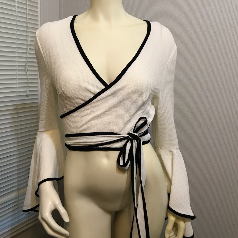 Bell sleeve top